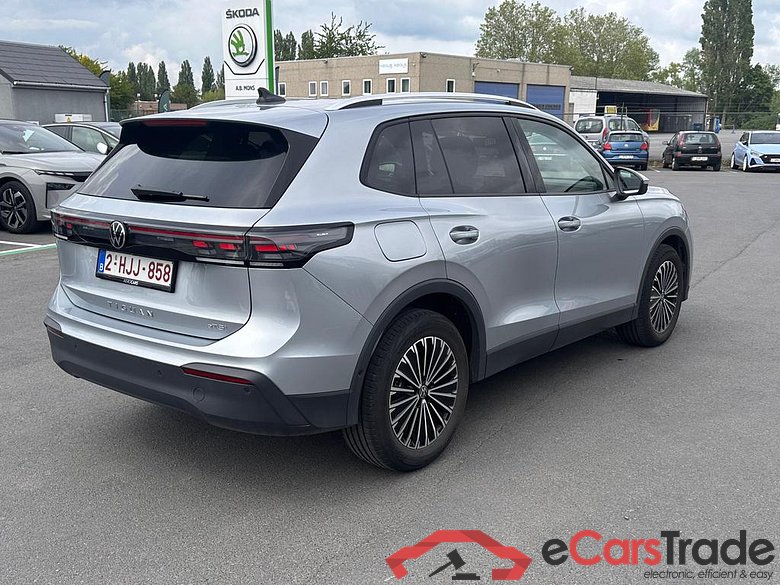 VOLKSWAGEN Tiguan Tiguan Life Business Premium 1.5 eTSI 96 kW (131 ch) 7 vitesses DSG #2
