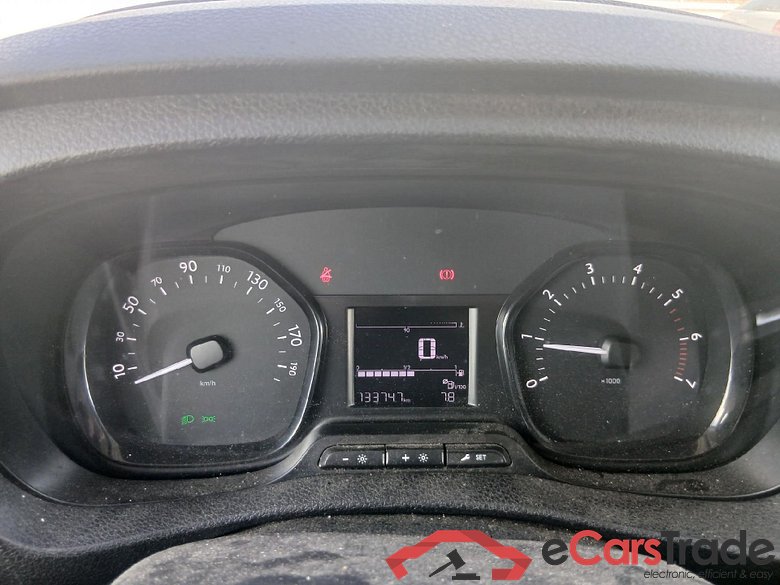 OPEL Vivaro / 2019 / 4P / furgón 1.5 Diésel 74kW (100CV) M Std Express #4