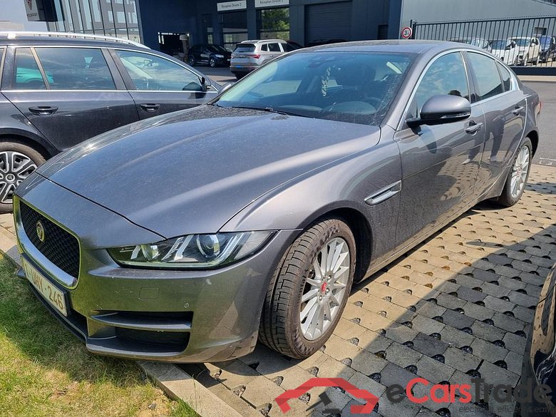 JAGUAR XE .
