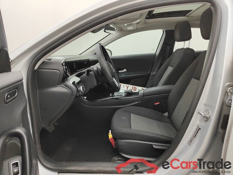 Mercedes-Benz A-Klasse Limousine A 180d Business Solution Aut. 4d #3