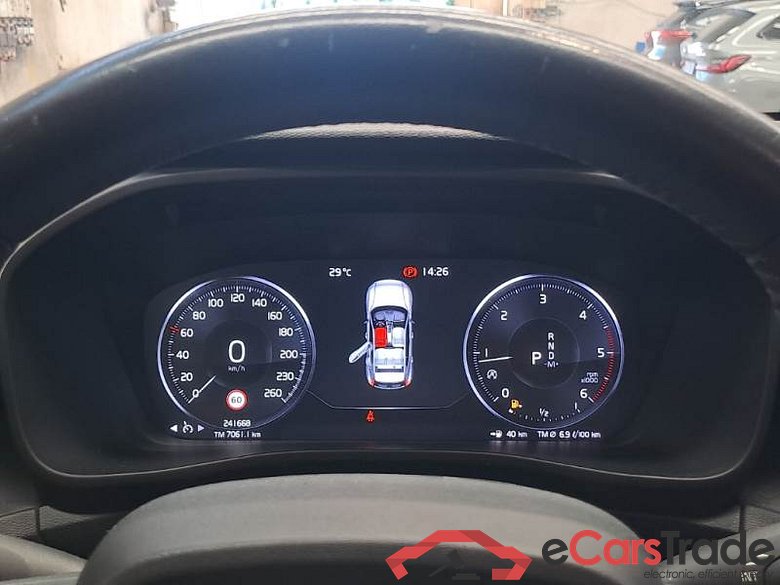 VOLVO XC40 / 2017 / 5P / SUV D3 GEARTRONIC BUSINESS #4