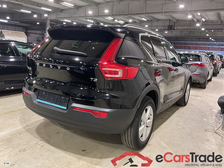 VOLVO XC40 1.5 T3 MOMENTUM CORE #2