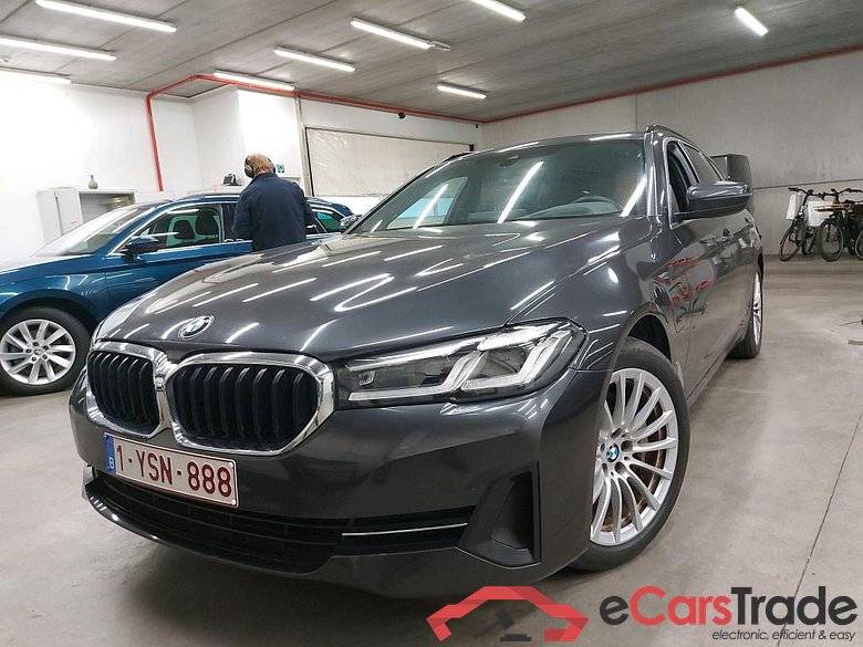 BMW - BMW 5 TOURING 530e 292PK Pack Business With Dakota Heated Seats & Comfort Pack & Safety & Harman Kardon & Head Up & Electric Sunroof * HYBRID *