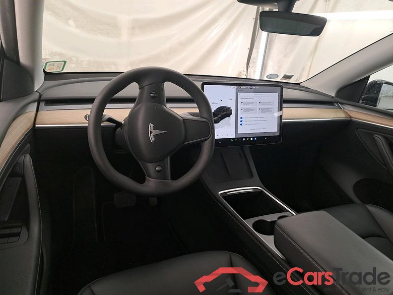 TESLA Model Y / 2021 / 5P / SUV RWD #6