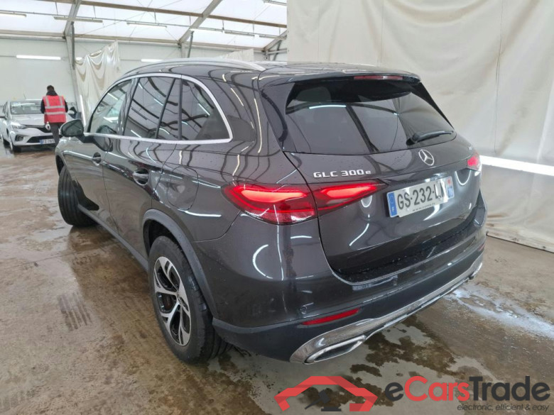 MERCEDES-BENZ GLC / 2022 / 5P / SUV GLC 300 e Business Line 4MATIC #2