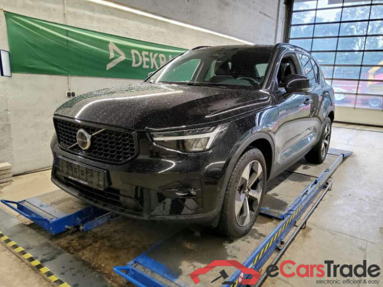 Volvo XC40 (2017->) DE - SUV5 B4 AWD EU6d, Ultimate Dark, (Facelift) 2022 - 2022 #1