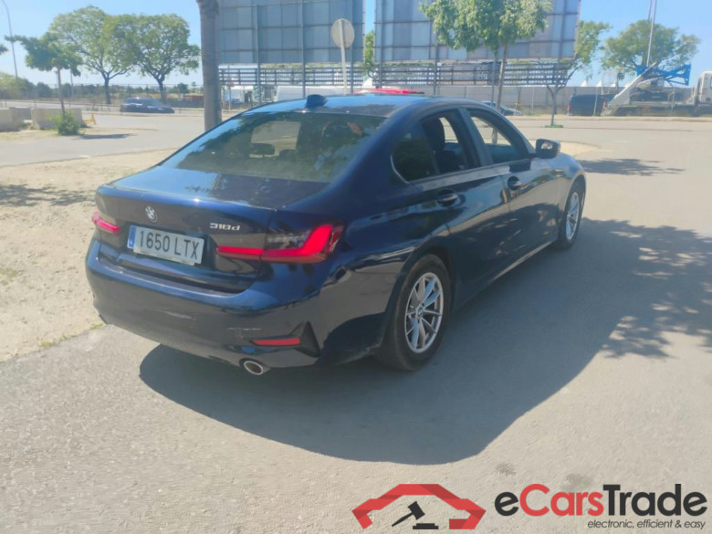 BMW Serie 3 / 2018 / 4P / sedán 318d Auto. #2