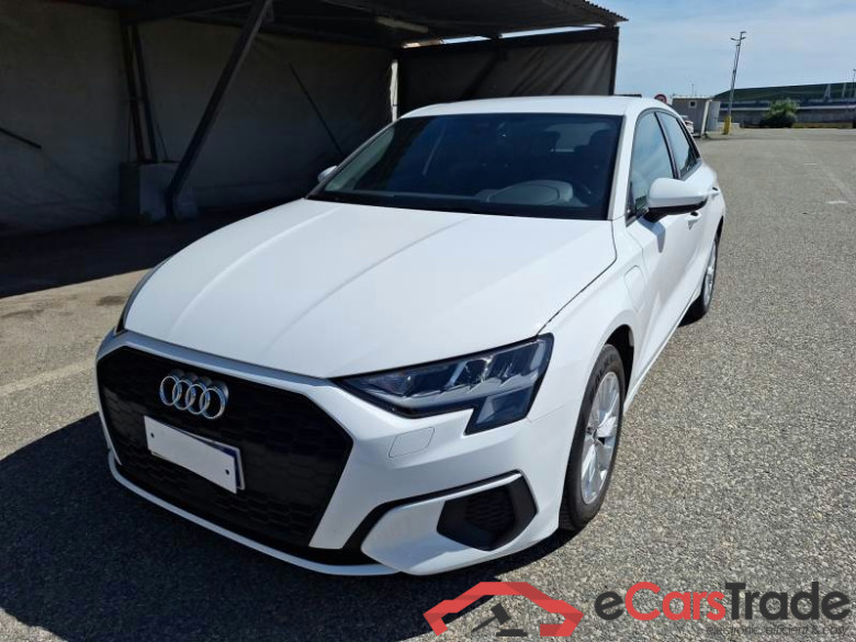 AUDI A3 / 2020 / 5P / BERLINA 40 TFSI E S TRONIC BUSINESS S.BACK #1