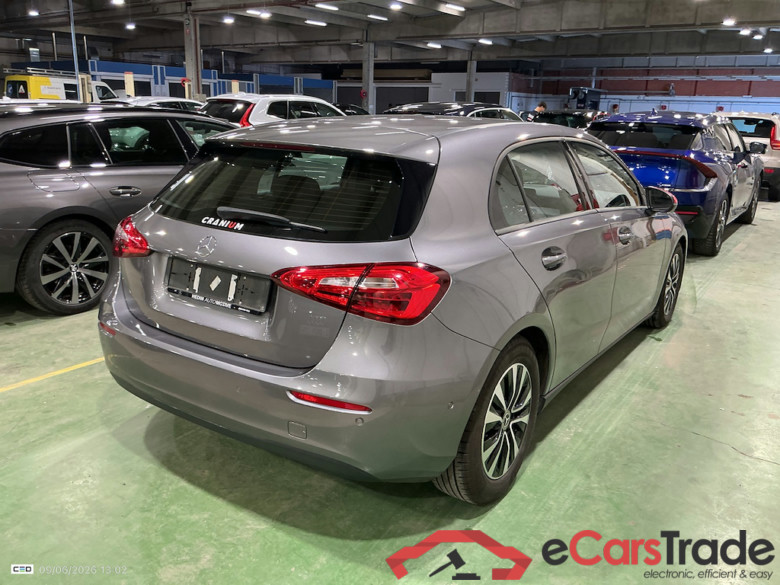 MERCEDES-BENZ A-CLASS 1.3 A 180 ESSENTIAL LINE DCT #4