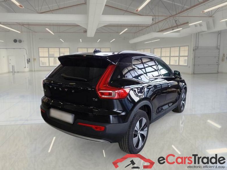 VOLVO XC40 / 2017 / 5P / SUV T4 PLUG-IN HYBRID AUTO RECH INSCRIP EXPR #2