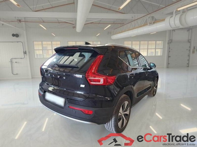 VOLVO XC40 / 2017 / 5P / SUV T5 PLUG-IN HYBRID AUTO RECH INSCRIP EXPR #2