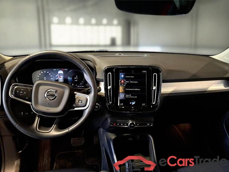 VOLVO XC40 / 2017 / 5P / SUV T5 PLUG-IN HYBRID AUTO RECH INSCRIP EXPR #3