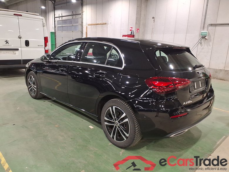 MERCEDES-BENZ A-CLASS 1.3 A 250 E LUXURY LINE DCT #2