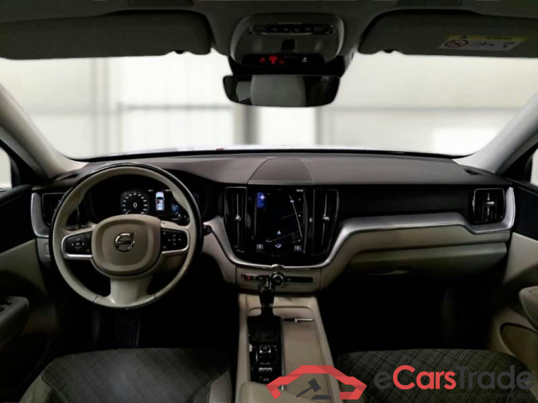 VOLVO XC60 / 2017 / 5P / SUV D4 GEARTR. MOMENTUM PRO #3