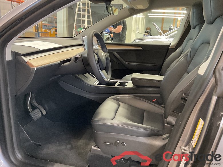 TESLA Model Y Long Range Dual Motor AWD 5d 378kW #4