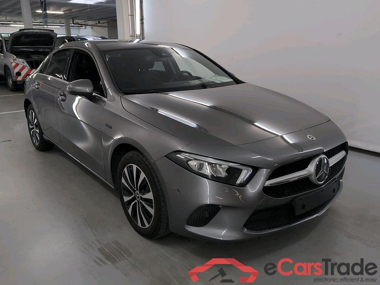 MERCEDES-BENZ A-CLASS LIMOUSINE 1.3 A 250 E DCT #2