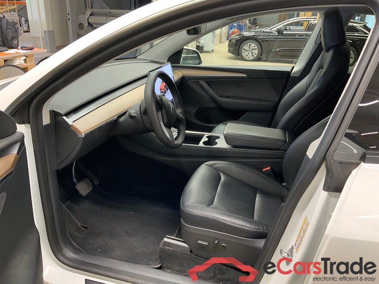 TESLA Model Y Long Range Dual Motor AWD 5d 378kW #4