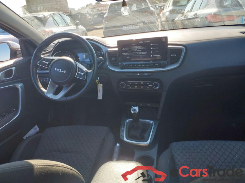 KIA Ceed / 2021 / 5P / berlina con portón 1.0 T-GDi 74kW (100CV) Concept #3