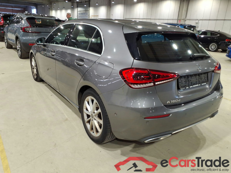 MERCEDES-BENZ CLASSE A DIESEL (W177) A 180 d Launch Edition (EU6d-TEMP) STOCK #2
