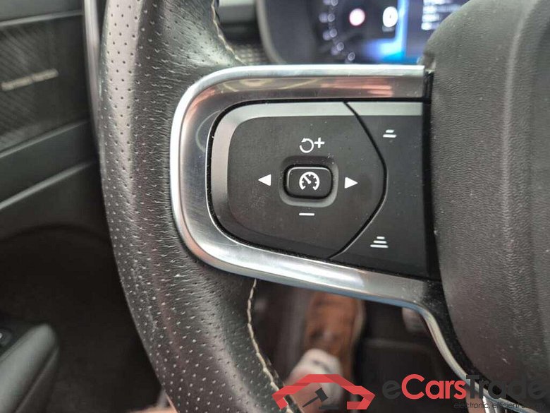VOLVO XC40 Recharge P8 AWD RDes #6