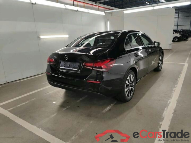 Mercedes A-Klasse Limousine A-Klasse Limousine A 250 e Business Line (PHEV) 160kW/218pk  4D/P Auto-7 #4