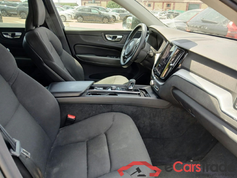 VOLVO XC60 / 2017 / 5P / todoterreno 2.0 B4 D Momentum Pro Auto #6