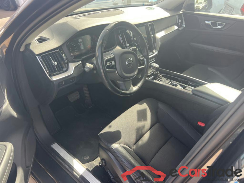 VOLVO V60 Cross Country / 2018 / 5P / familiar 2.0 T5 AUTO #3
