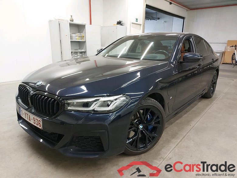 BMW - BMW 5 BERLINE 530e 292PK Business Edition M Sport Wit Dakota Sport Seats & Heated Front & Rear & Pack Innovation & Head Up & Comfort Plus & Safety & Driving Assistant Pro & Electric Sunroof  * HYBRID *