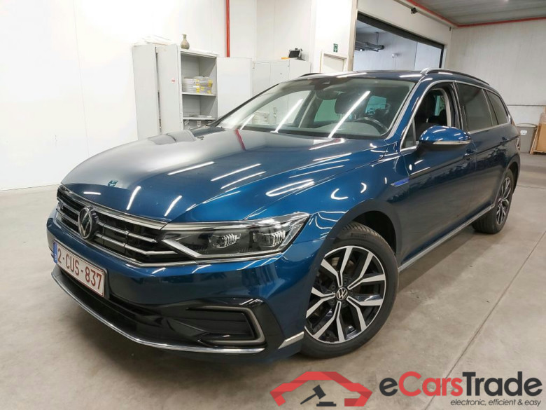 VOLKSWAGEN - VW  PASSAT VARIANT TSI GTE 218PK DSG6 Business Pack Adventure & Winter II & Travel Assist & Pano Roof & Foldable Trailer Hook   * HYBRID * #1