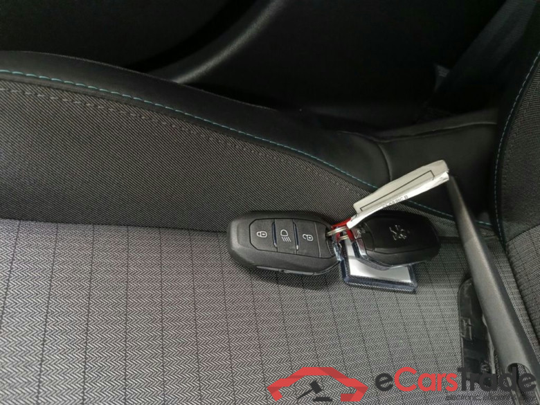 PEUGEOT 2008 - 2020 1.2 PureTech 130 Allure S&S (EU6.3) 5d #4