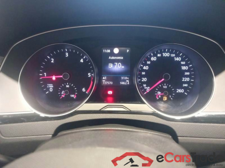 VOLKSWAGEN PASSAT / 2019 / 5P / STATION WAGON VAR. 2.0TDI SCR EVO 110KW BUSINESS DSG #4