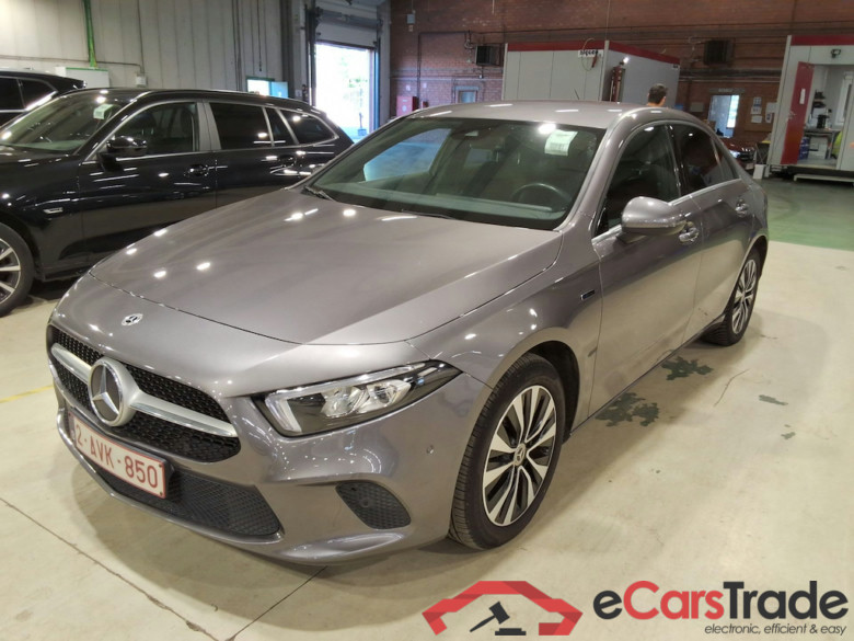 MERCEDES-BENZ A-CLASS LIMOUSINE 1.3 A 250 E DCT