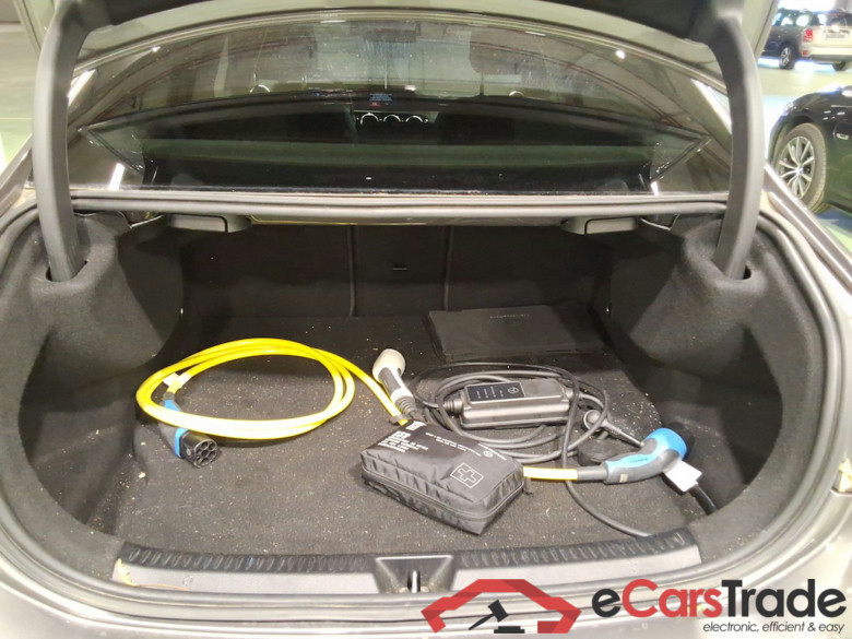 MERCEDES-BENZ A-CLASS LIMOUSINE 1.3 A 250 E DCT #3