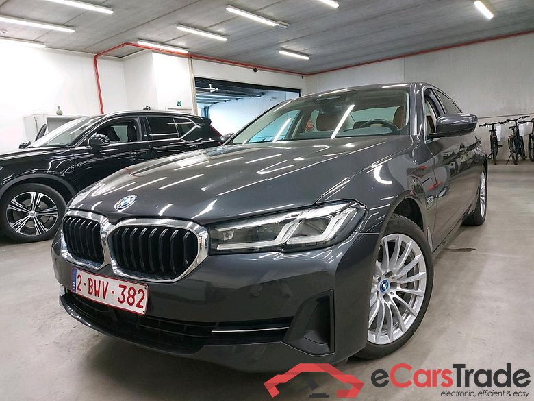 BMW - BMW 5 BERLINE 520e 204PK Business Edition Pack Comfort Plus With Dakota Sport Seats & Travel Pack & Driving Assistant Pro & Parking Assistant Plus * HYBRID *