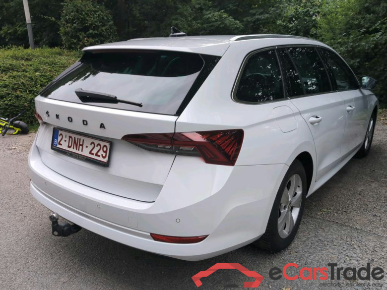 SKODA OCTAVIA COMBI 2.0 CRTDI 85KW DSG7 CLEVER #4