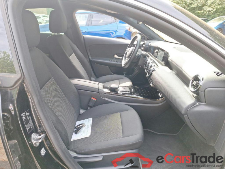 Mercedes CLA 180d SB Aut. Pano Navi KeylessGo Camera Klima PDC ... #5