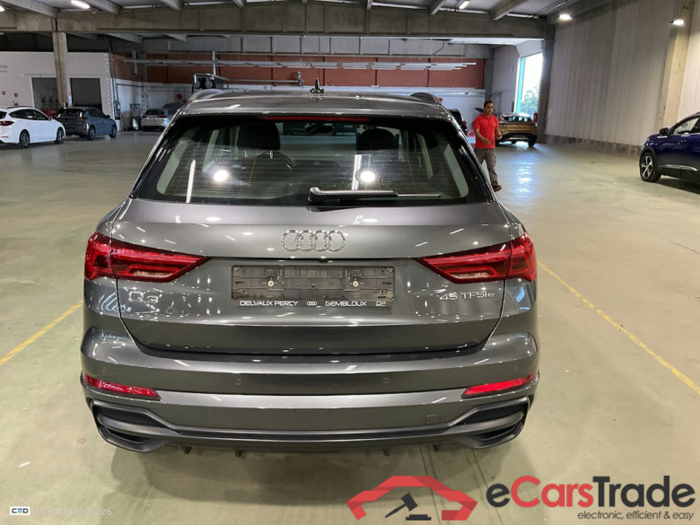 AUDI Q3 1.4 45 TFSI E S TRONIC S LINE #5