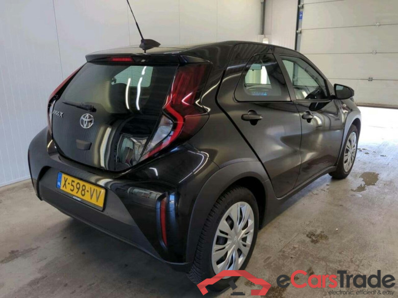 TOYOTA Aygo X 1.0 VVT-i MT Play #2