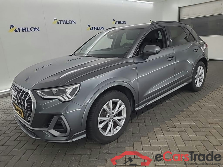 AUDI Q3 40 TDI quattro S tronic S edition 5D 140kW #1
