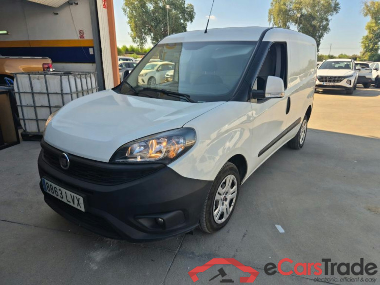 FIAT Doblò Cargo/2015/4P/furgón derivado de turismo Cargo SX 1.6 Mjet 66kW (90CV) (AC) #1