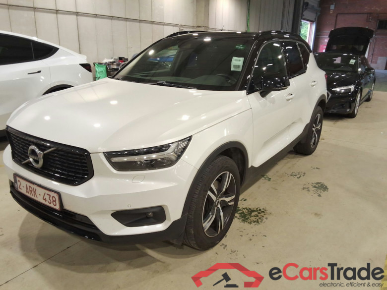 VOLVO XC40 1.5 T2 R-DESIGN #1