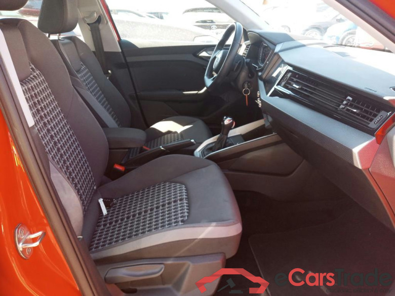 AUDI A1 / 2018 / 5P / berlina con portón Sportback Adrenalin 30 TFSI 81kW S tron(SP) #5