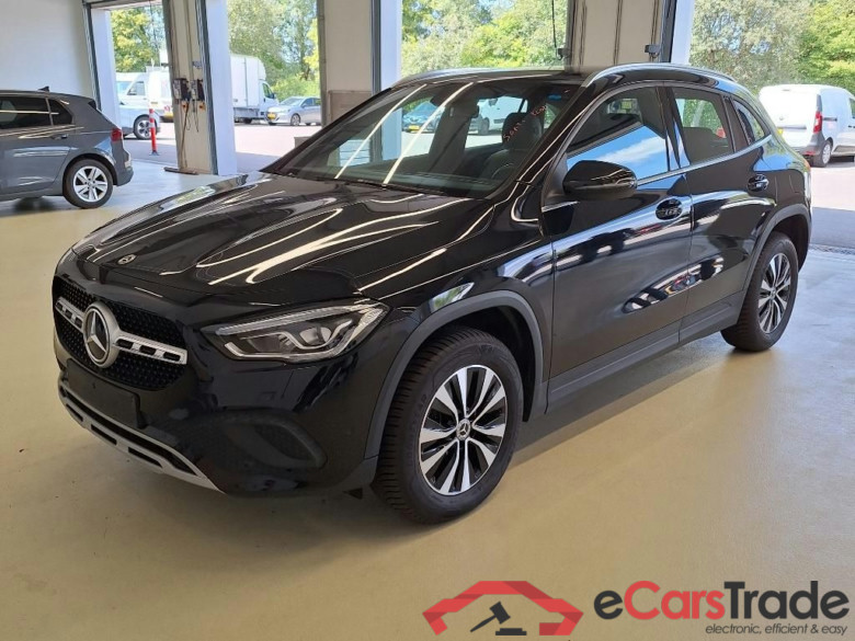 Mercedes GLA 200d Aut. LED Widescreen Navi 1/2 Sport-Leather KeylessGo Camera Klima PDC ...