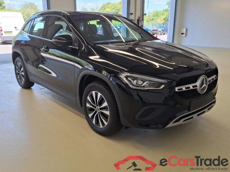 Mercedes GLA 200d Aut. LED Widescreen Navi 1/2 Sport-Leather KeylessGo Camera Klima PDC ... #2