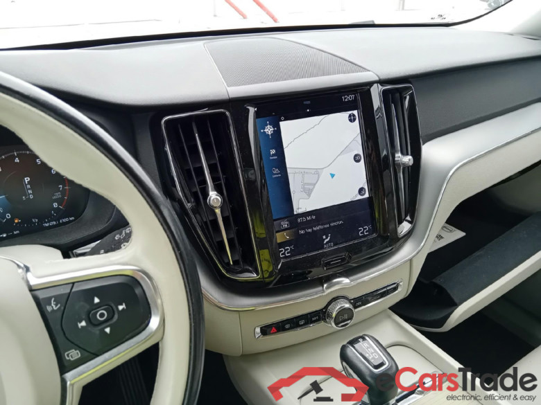 VOLVO XC60 / 2017 / 5P / todoterreno 2.0 T4 Business Plus Auto (CX) #3