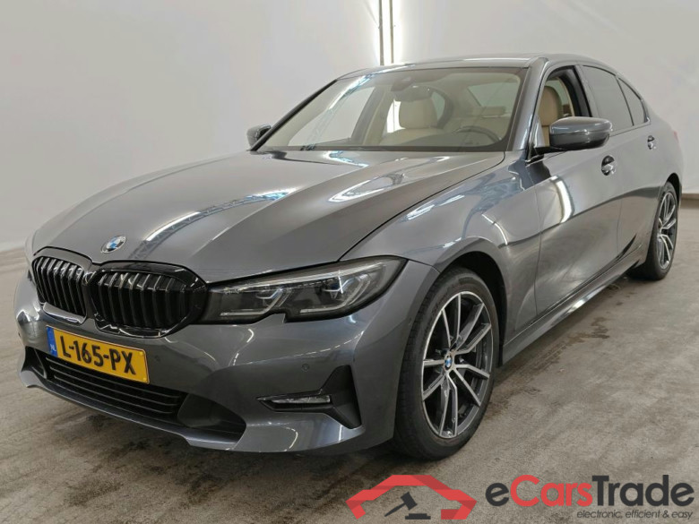 BMW 3 Serie Sedan 318iA  High Executive 4d + Pano, Harman & Kardon , BMW Laserlight, Shadow Line