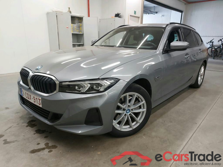BMW - BMW 3 TOURING 320e 204PK With Climatic & Navigation & Heated Seats & Parking Assistant Pack & Trailer Towing Hook  * HYBRID *