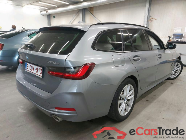 BMW - BMW 3 TOURING 320e 204PK With Climatic & Navigation & Heated Seats & Parking Assistant Pack & Trailer Towing Hook  * HYBRID * #2