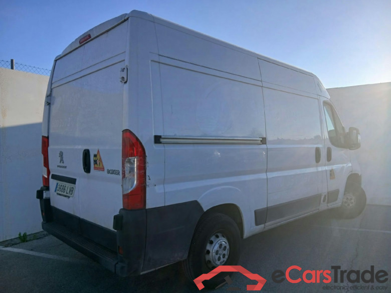 PEUGEOT Boxer / 2014 / 4P / furgón 335 L2 H2 BHDI 103kW (140CV) S&S 6 V. M #2