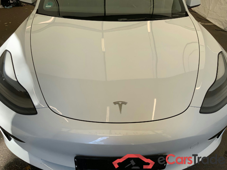 TESLA Model 3 RWD Hinterradantrieb 4d 239kW